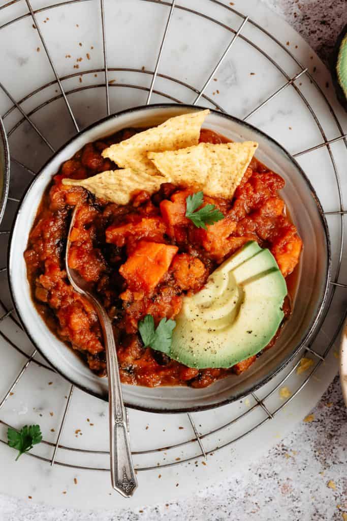 Sweet Potato Black Bean Pumpkin Chili {vegan} • Fit Mitten Kitchen