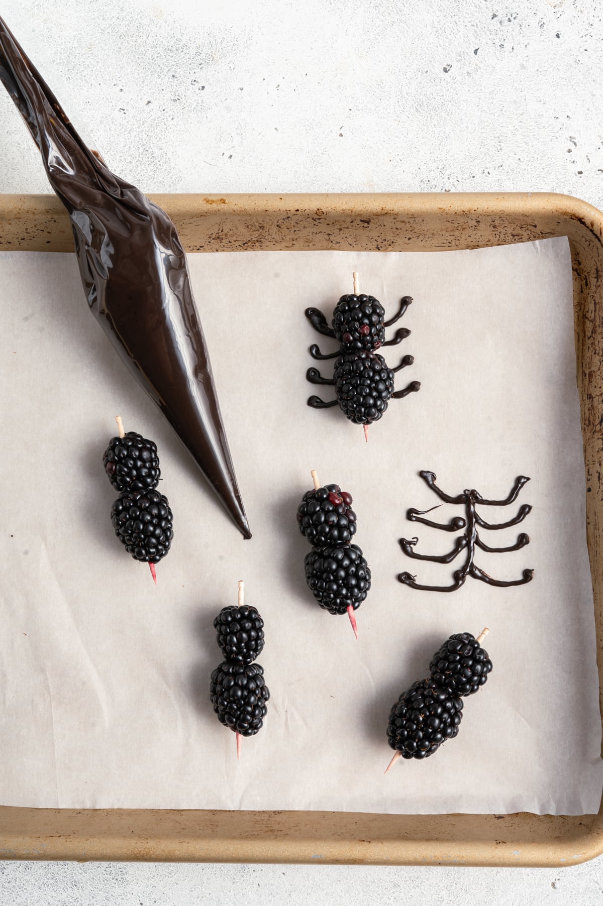 how to make chocolate blackberry spiders.